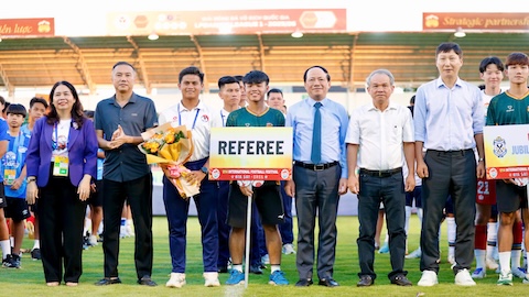 HLV Kim Sang Sik dự khán festival bóng đá quốc tế Gia Lai 2026